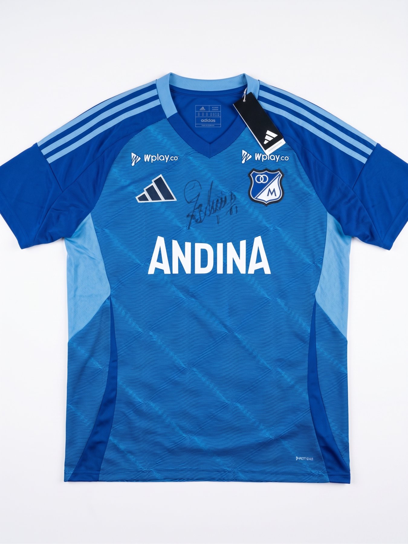 Primera Camiseta Millonarios 2025 firmada por Falcao